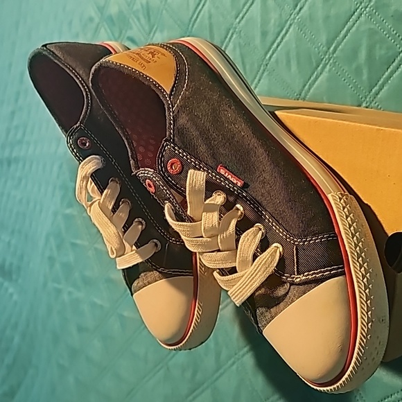 Levi's Sporty Tennies .. size 8.5 - Picture 1 of 6